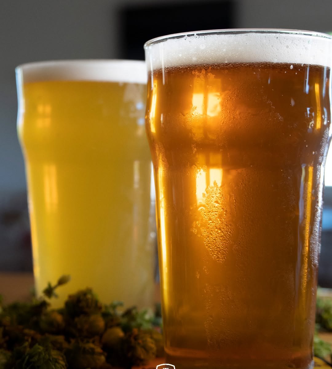 Due birre Laurus appena versate